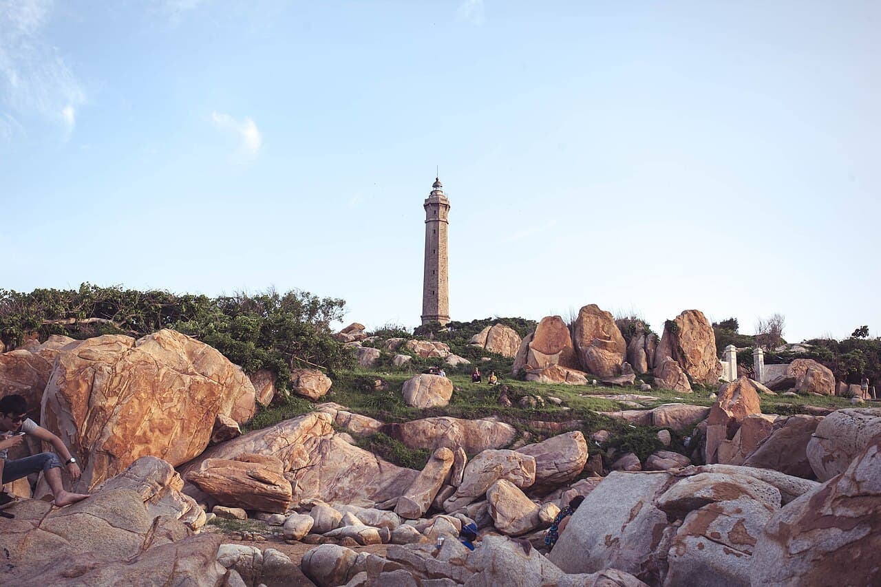 Hải đăng Kê Gà và bãi đá