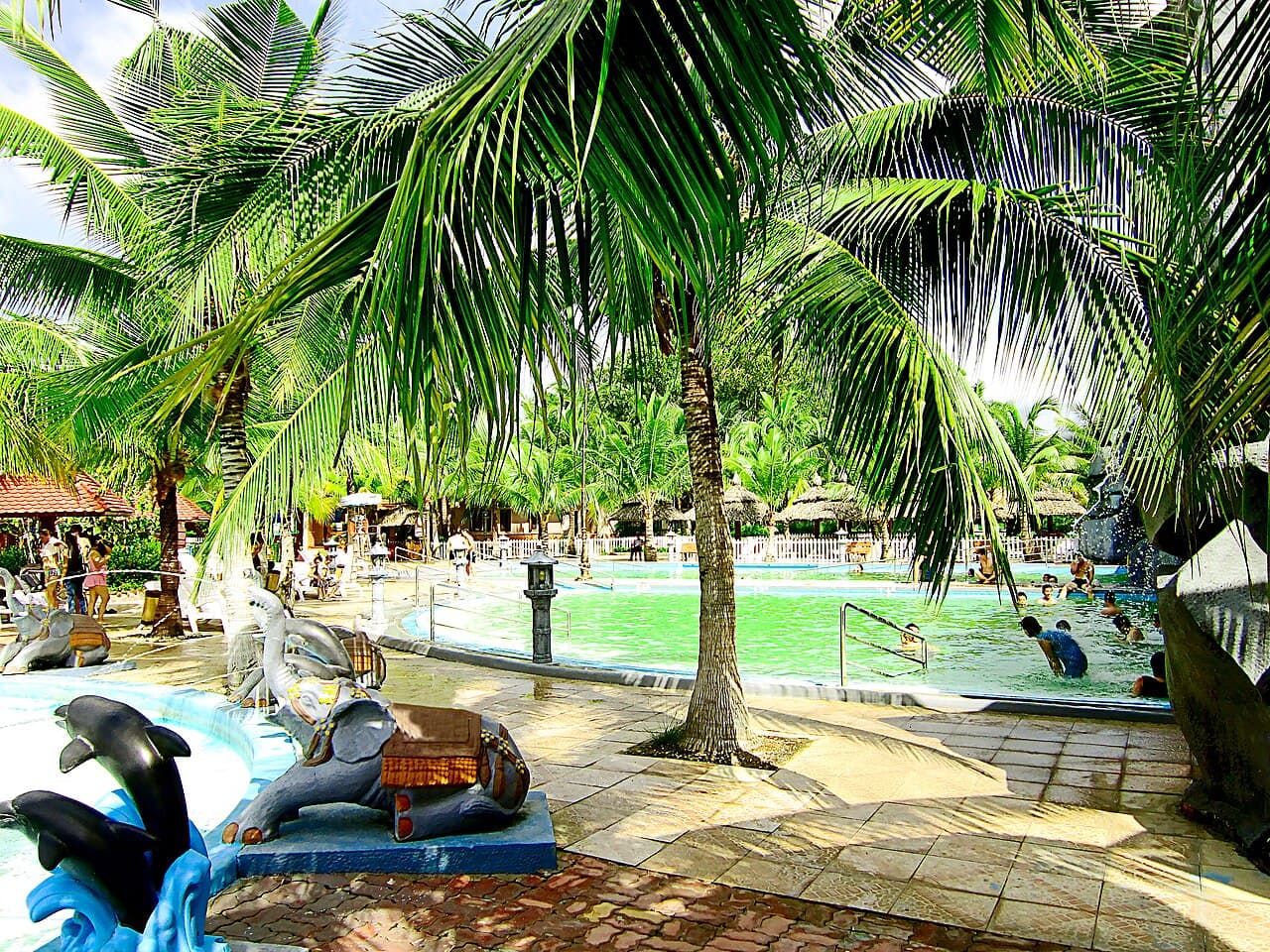 Suối khoáng nóng Bình Châu